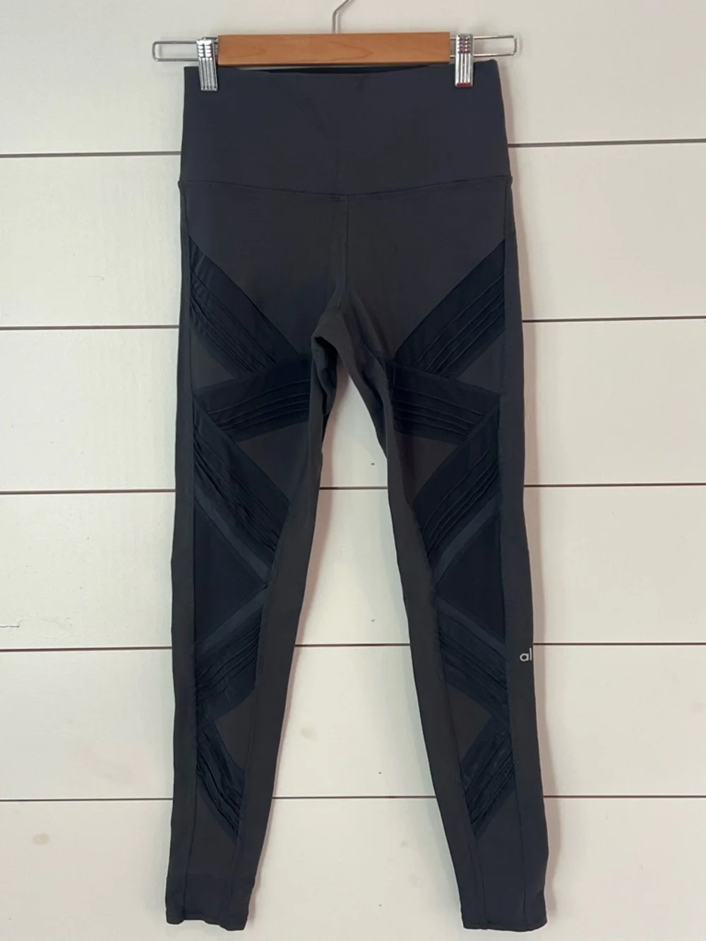 ALO Yoga Linear Striated gray High-Rise Leggings